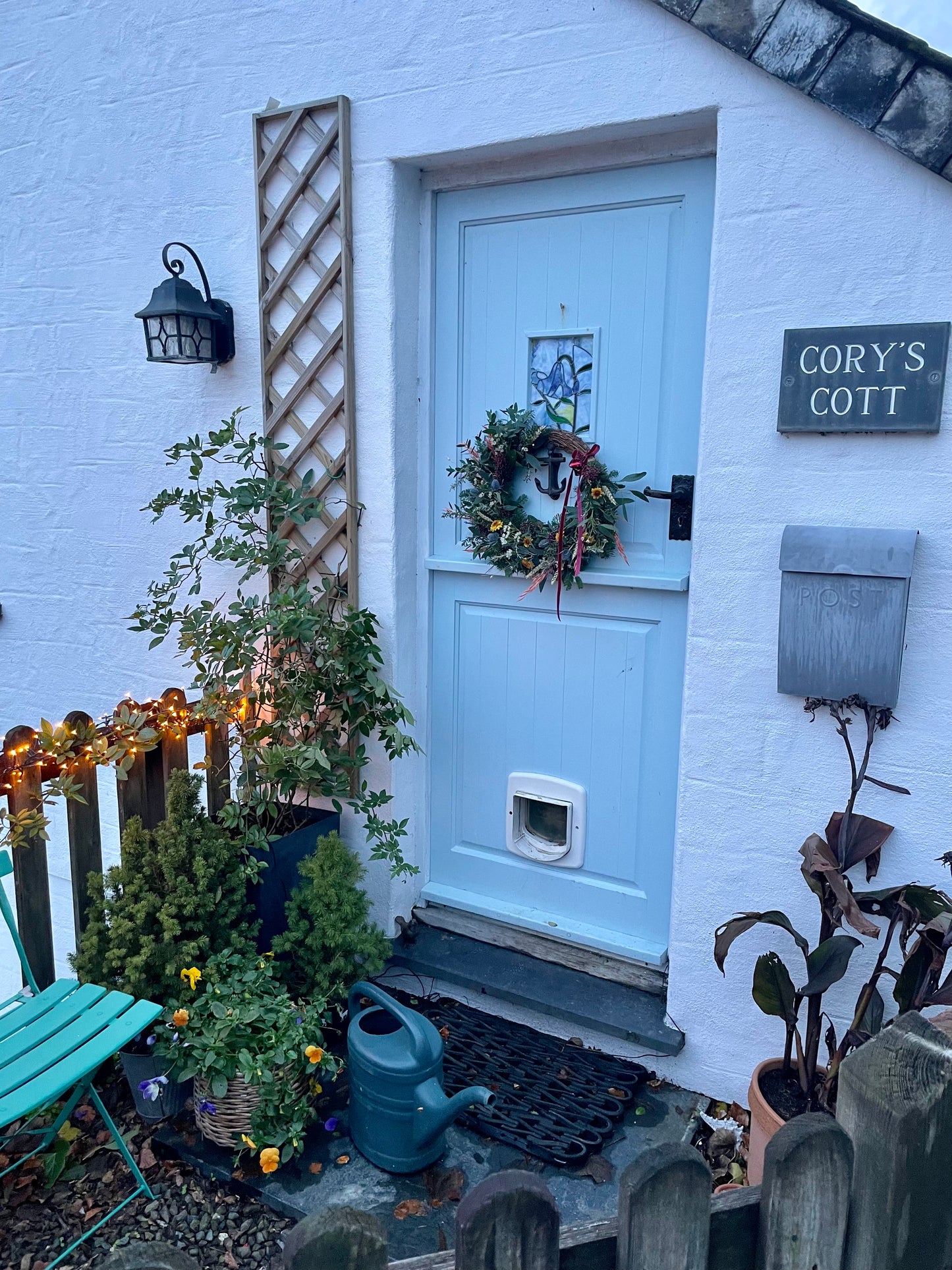 Cottage-style Christmas wreath inspired by Boscastle gardens – festive handmade design by Barns Florals.