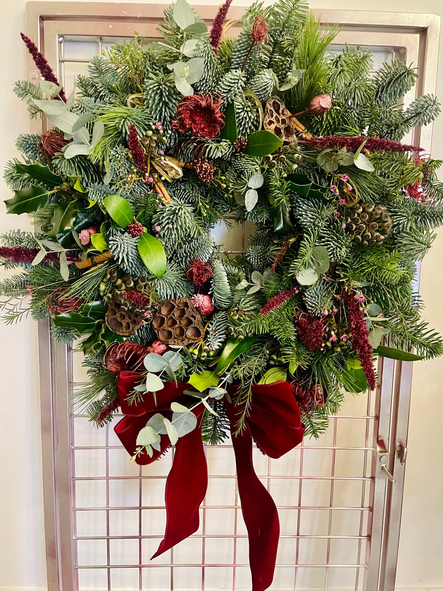 Mulled Berries & Wine Christmas wreath with spruce, eucalyptus, and cinnamon – handmade by Barns Florals.