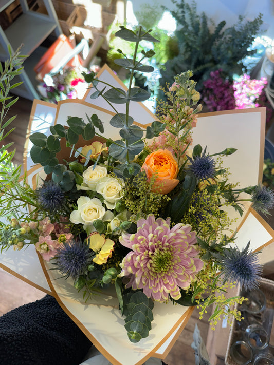 Florist’s Choice Valentine’s Bouquet 'Mara' (No Red Roses)